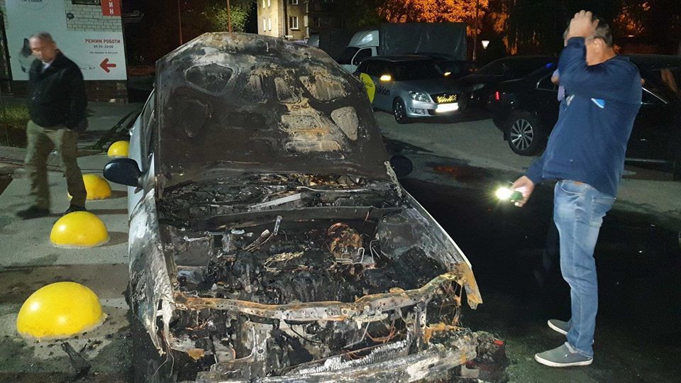 Підпал авто «Схем»: Зеленський згадав про власну машину
