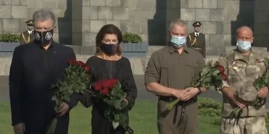 «Маємо пам’ятати про кожного»: Порошенко вшанував пам’ять загиблих українських військових