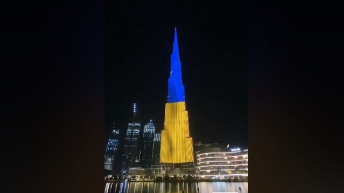 Бурдж Халіфа у Дубай засяяв кольорами прапора України, відео
