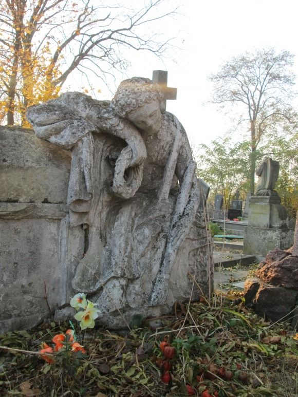 У Польщі видали книгу про надгробки тернопільських цвинтарів