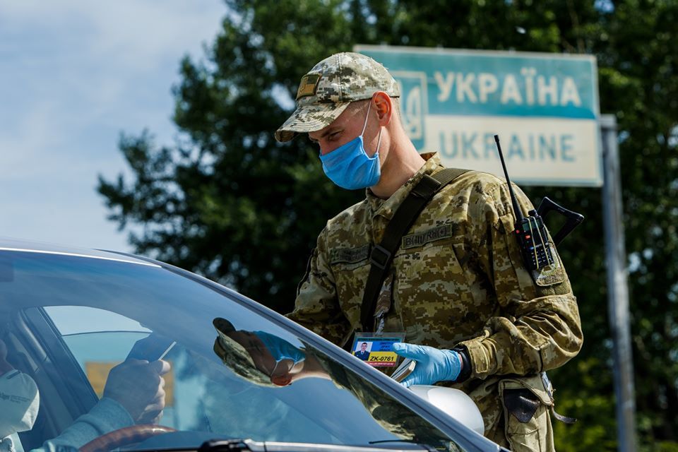 Карантин: іноземцям заборонили в’їзд в Україну на добу раніше