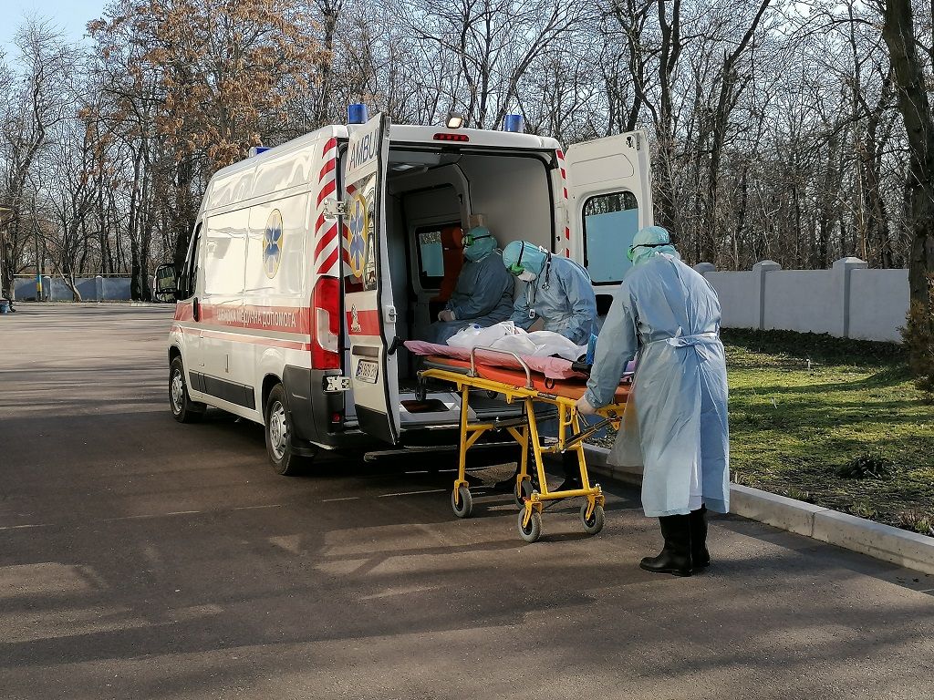 Новий антирекорд в Україні: за добу майже 2,5 тисячі хворих на коронавірус