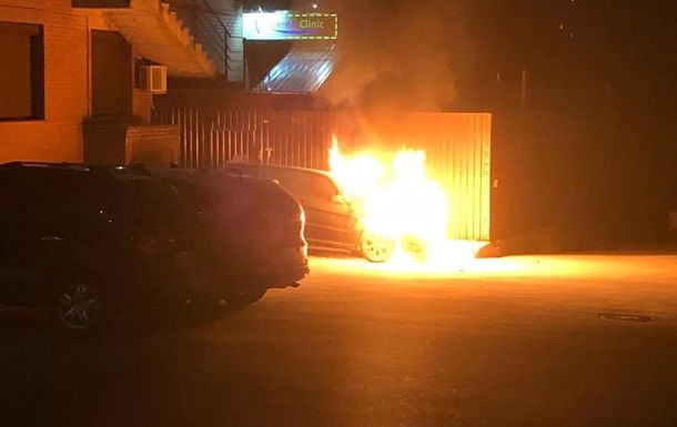 Народному депутату Гео Леросу підпалили автомобіль