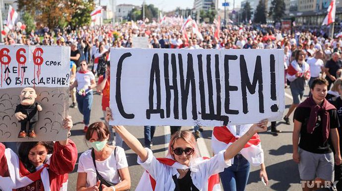 Протестувальники зібралися на Марш у день народження в.о. президента Білорусі Олександра Лукашенка, якому виповнилося 66 років.