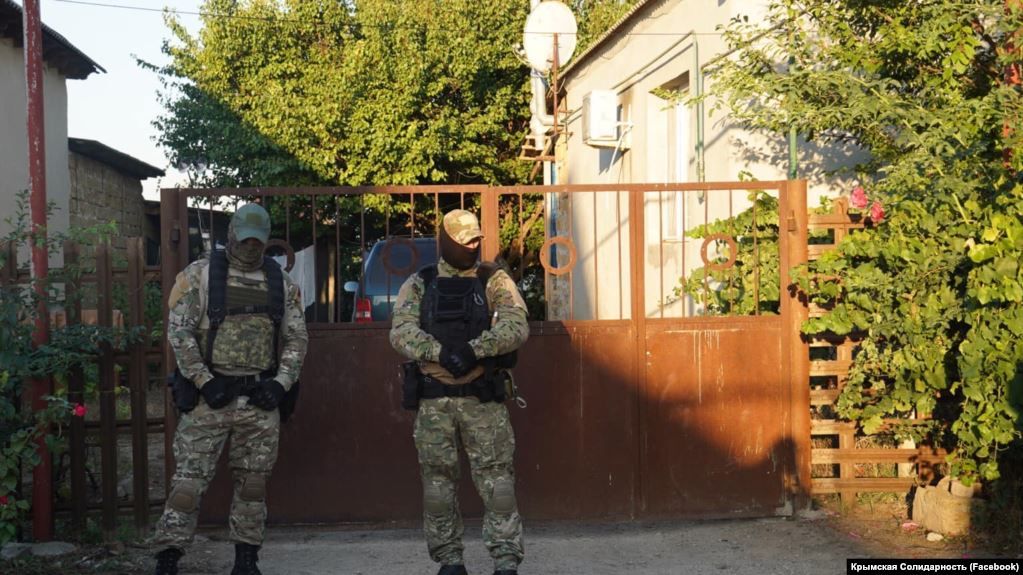 Адвокатів затриманих кримських татар не пускають до будівлі ФСБ у Сімферополі