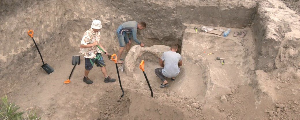У Гощі на Рівненщині розкопали піч і обручку ХІ століття, фото
