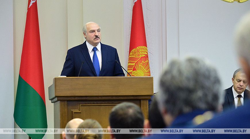 Лукашенко не віддасть владу і не кине її у бруд