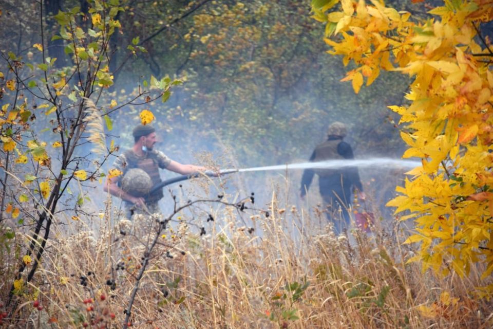 Пожежа на Луганщині: детонують боєприпаси, 9 загиблих