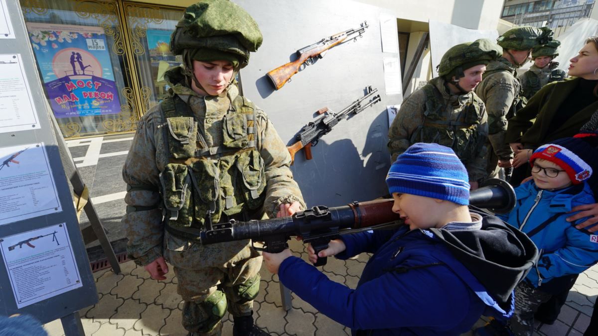 Пропаганда дітей у Криму: Україна передала до Гааги докази