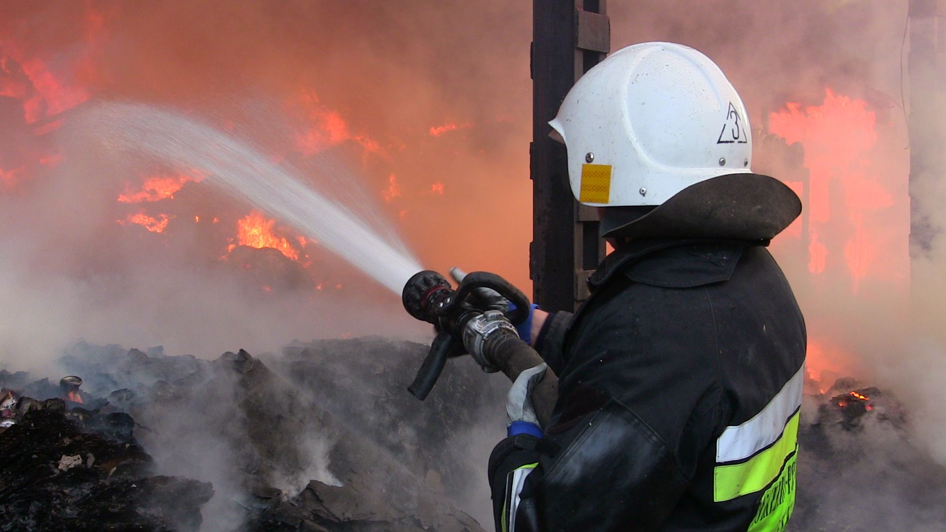 Пожежі на Луганщині: рятувальники знайшли тіла зниклих безвісти