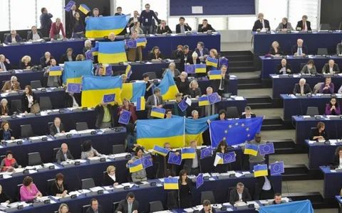 У Європарламенті припускають скасування безвізу деяким українським олігархам та політикам