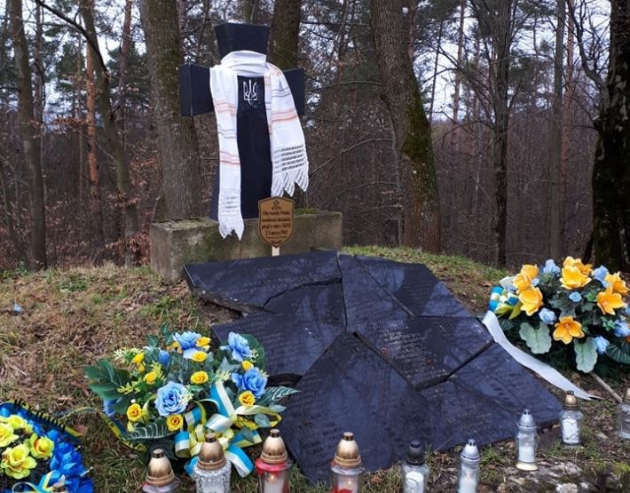 Україна все ще очікує на відновлення могили вояків УПА на горі Монастир