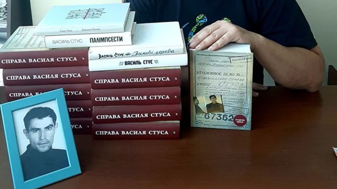 У Порошенка вважають заборону книги про Стуса сценарієм повернення до «русского міра»