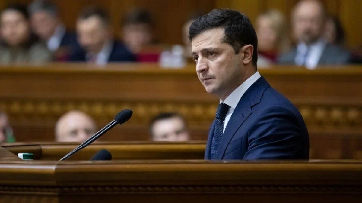 Піар перед виборами: Зеленський пообіцяв зарплату лікарям до 25 тисяч уже в 2021 році