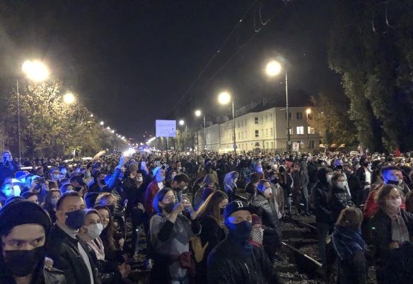 Заборона абортів у Польщі: проти мітингувальників застосували сльозогінний газ