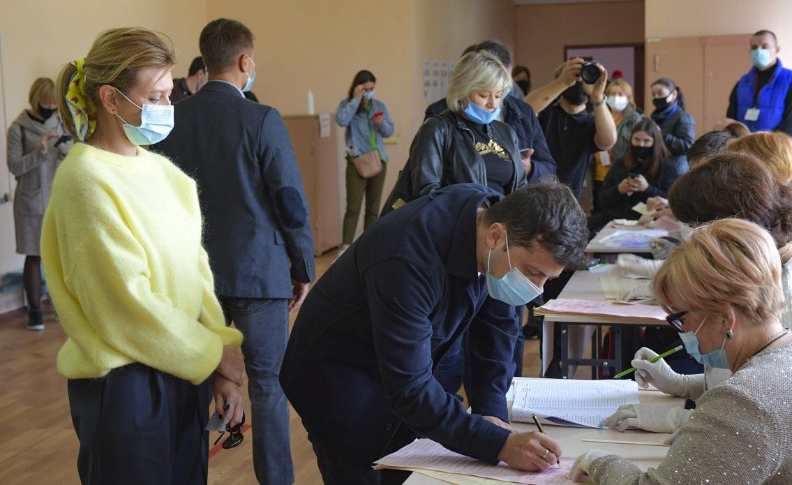 Володимир і Олена Зеленські проголосували у Києві, фото