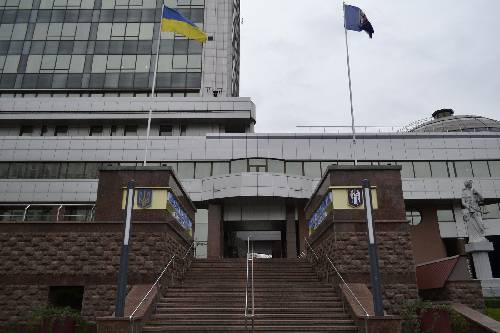 Київський апеляційний суд скасував заочний арешт Віктора Януковича