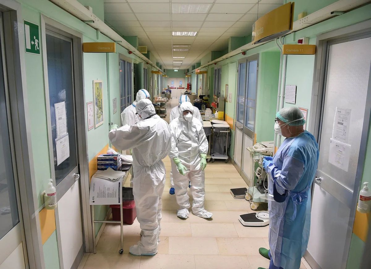 Італія просить про допомогу в іноземних медиків через погіршення епідситуації
