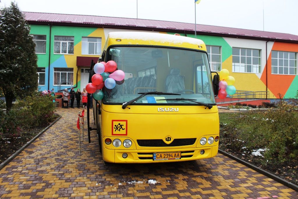 В Уманському районі дві школи одержали нові автобуси