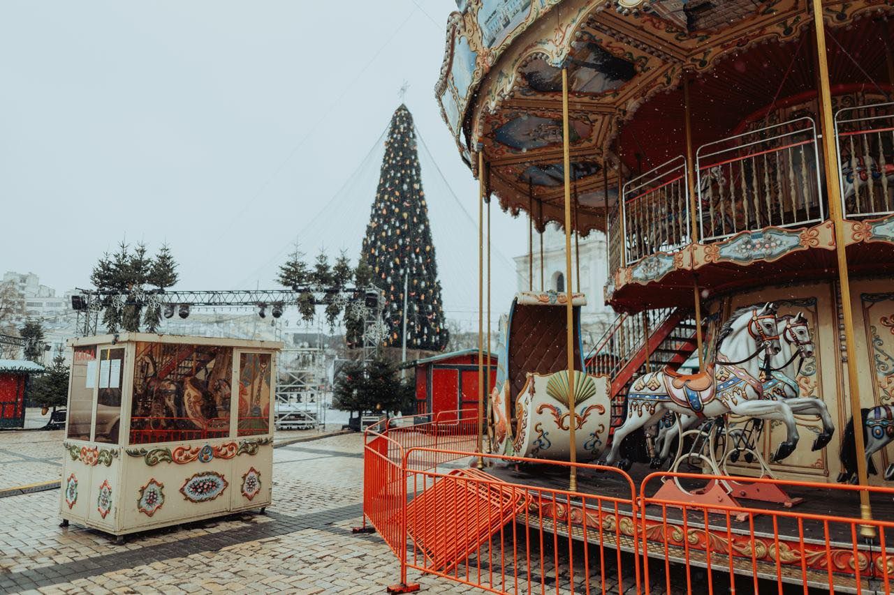 Головну ялинку країни на Софійській площі Києва засвітять у День Святого Миколая