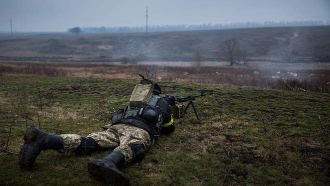 На Донбасі військовий ЗСУ підірвався на невідомому пристрої