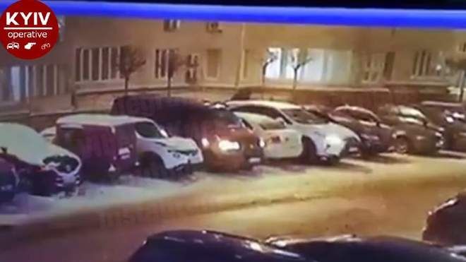 Під Києвом чоловік пошкодив понад 10 автівок після сварки з дружиною