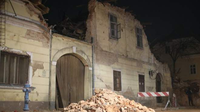 У Хорватії люди ночували на вулицях через нові землетруси