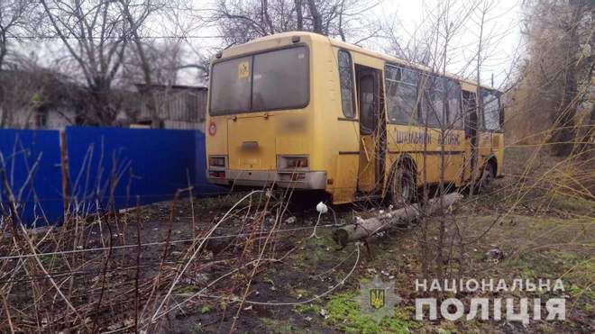 На Полтавщині у ДТП потрапив шкільний автобус: постраждали школярка та водій