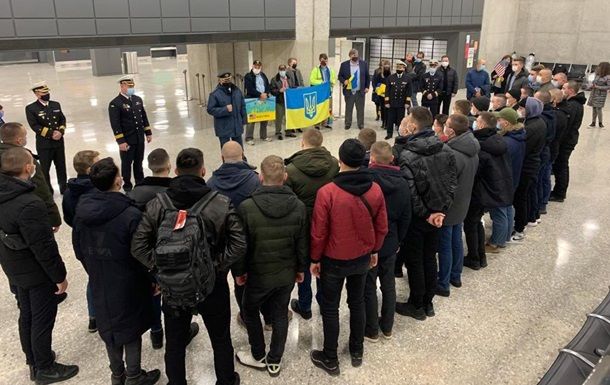 Українські моряки прибули до США для тренувань на катерах Island