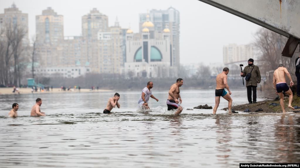 Масові хрещенські купання не є давньою українською традицією - ПЦУ