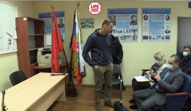 Місяць арешту: Навальному обрали запобіжний захід