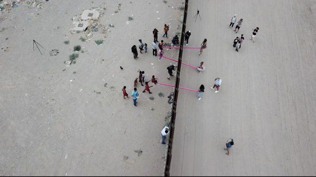 Рожева гойдалка на кордоні Мексики та США визнана дизайном 2020