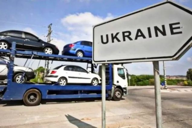 Посадовці МВС організували незаконний ввіз в Україну авто на єврономерах