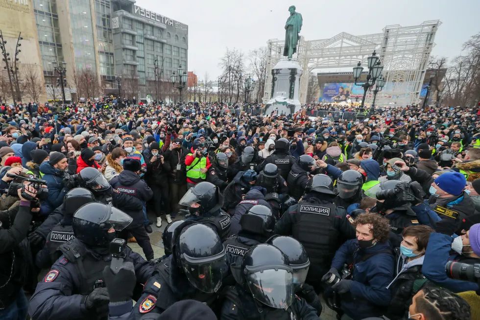 У ЄС занепокоєні масовими затриманнями учасників акцій на підтримку Навального