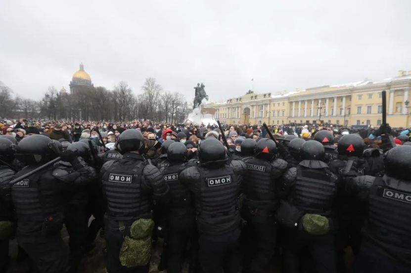 Україна і США засудили безпрецедентне насильство проти мирних демонстрантів у Росії