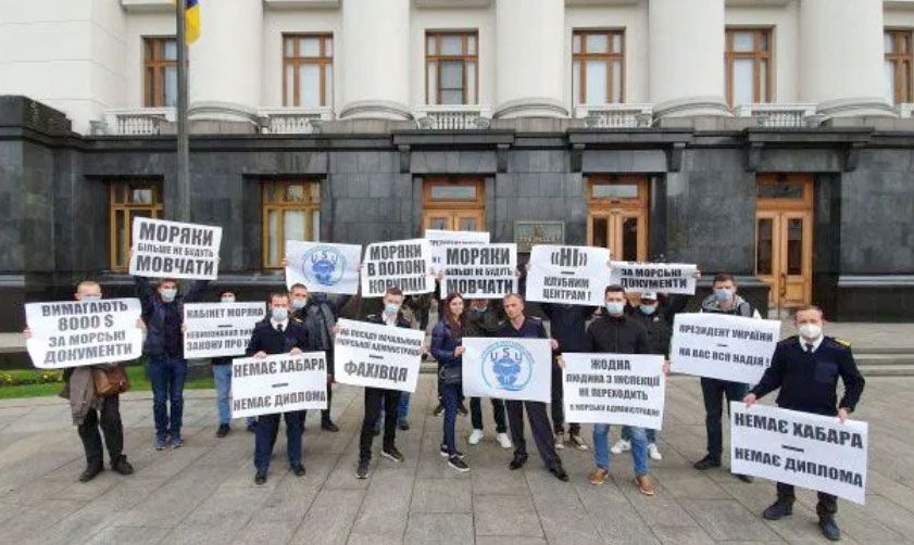 Проти корупції: українські моряки вимагають відставки Криклія