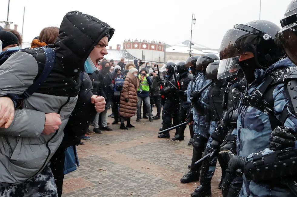 ЄС засуджує жорстокість поліції Росії: понад 5 тисяч затриманих