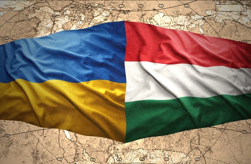Україна не повинна перетинати «червоні лінії» в стосунках з Угорщиною - Кулеба