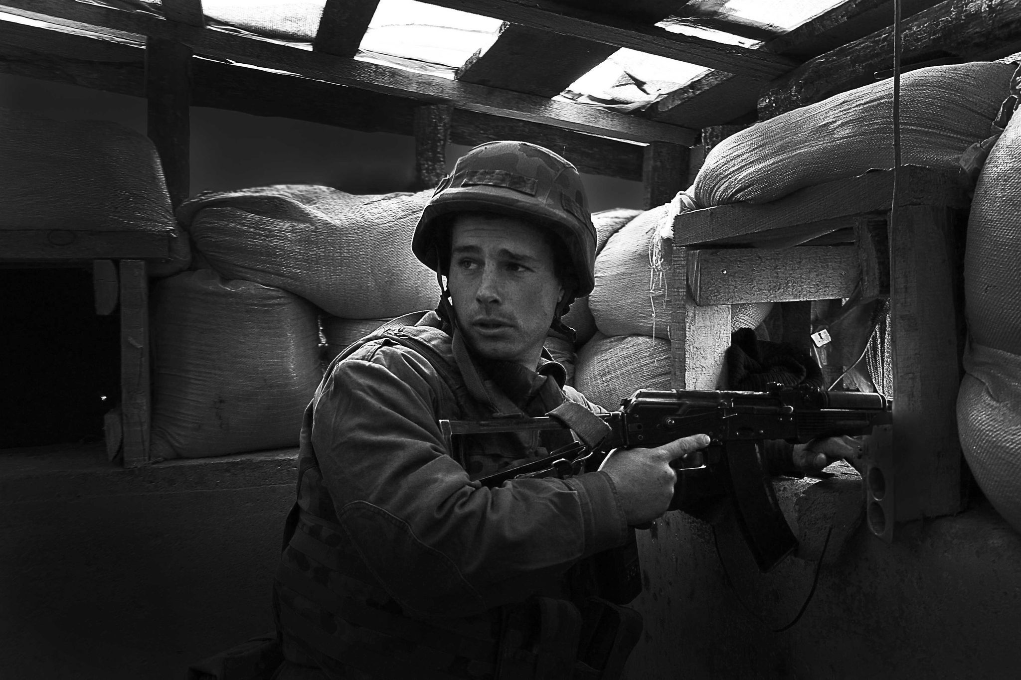 Чорно-білий біль: чому варто побачити енциклопедію війни фотохудожника Костянтина Бобрищева