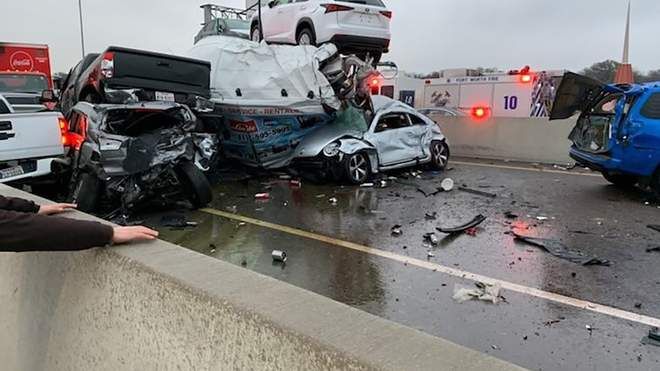 У Техасі зіткнулось понад 100 автівок: загинуло щонайменше 5 осіб, фото, відео