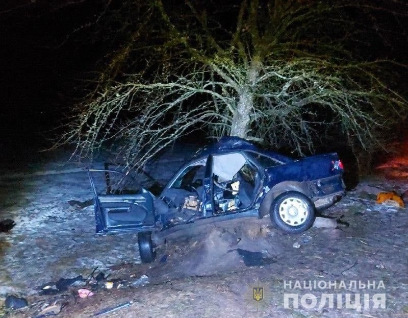 На Рівненщині підлітки розбилися на авто: один загинув, троє в реанімації