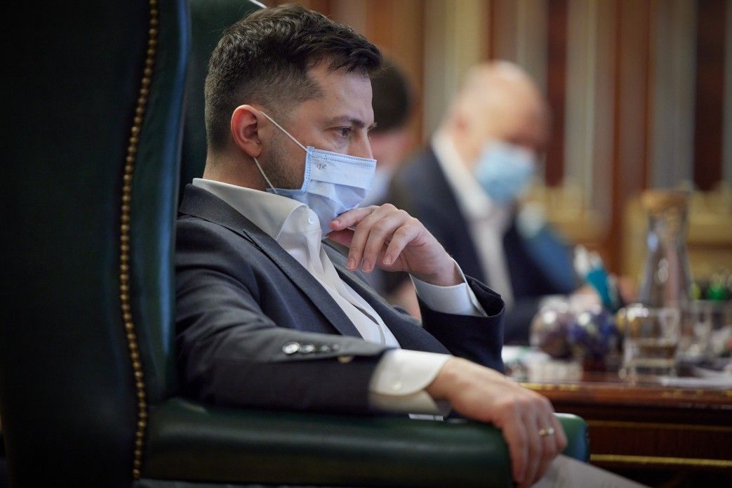 Зеленський закликає носити маски після першого щеплення від коронавірусу