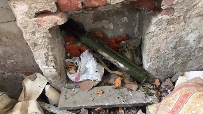 СБУ виявила на Луганщині 3 схрони бойовиків зі снарядами, гранатами й вибухівкою