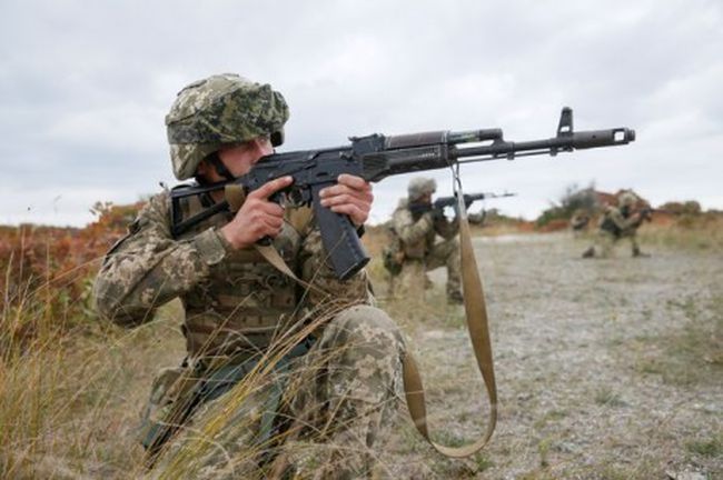 На Донбасі ворог 8 разів гатив по позиціях ЗСУ