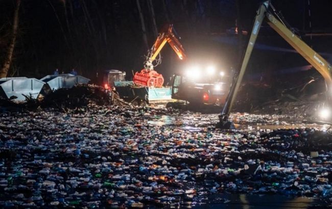 Угорщина скаржиться на тонни сміття в Тисі: припливає з України та Румуніі