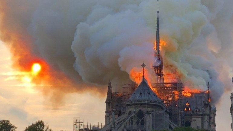 Про пожежу в соборі Паризької Богоматері знімуть фільм