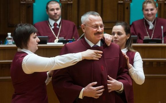 Заступник голови КСУ Сергій Головатий задекларував приватну церкву