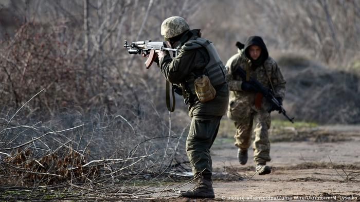 Донбас: ворог продовжує стріляти та мінувати позиції Об'єднаних Сил