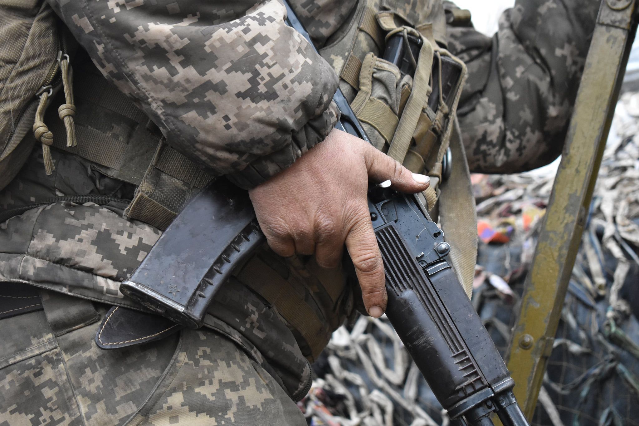 Захисник України загинув під час ворожого обстрілу з гранатометів