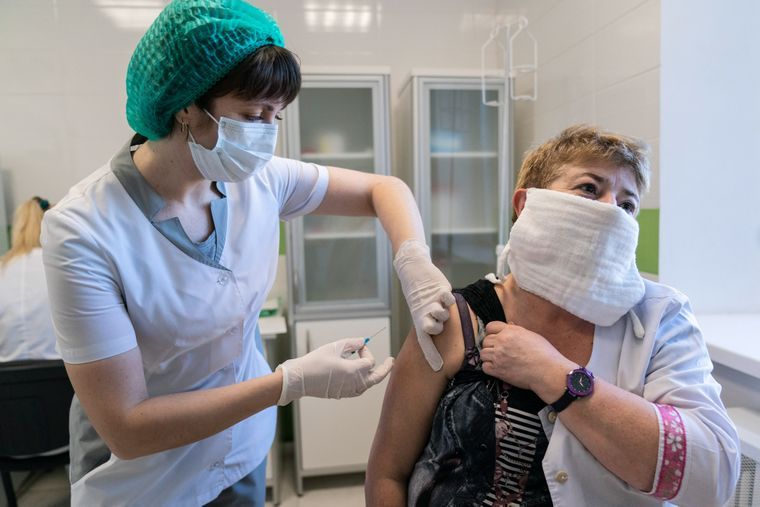 Вакцинація в Україні: зроблено рекордні 70 тисяч  щеплень на добу